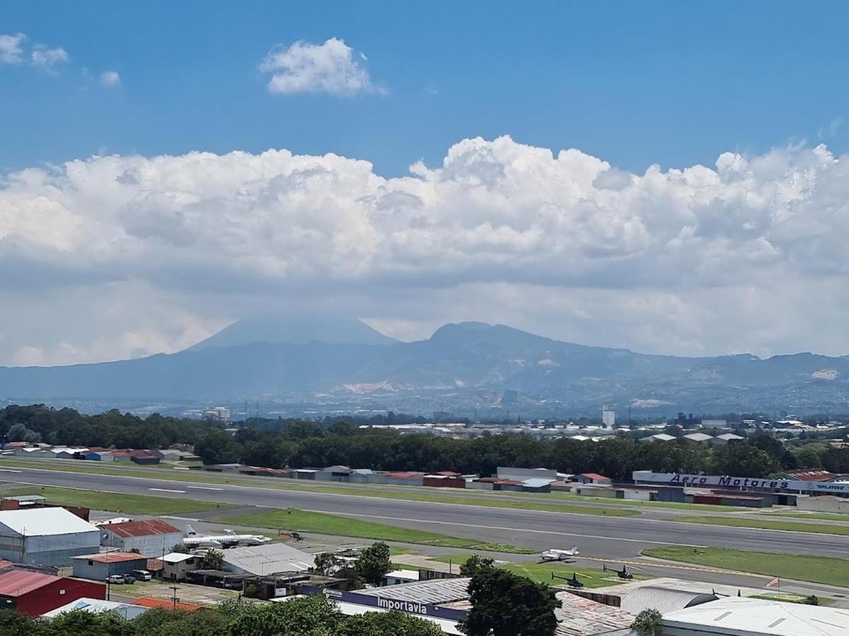 グアテマラシティAmazing Aircrafts Views In Front Of Airportアパートメント エクステリア 写真